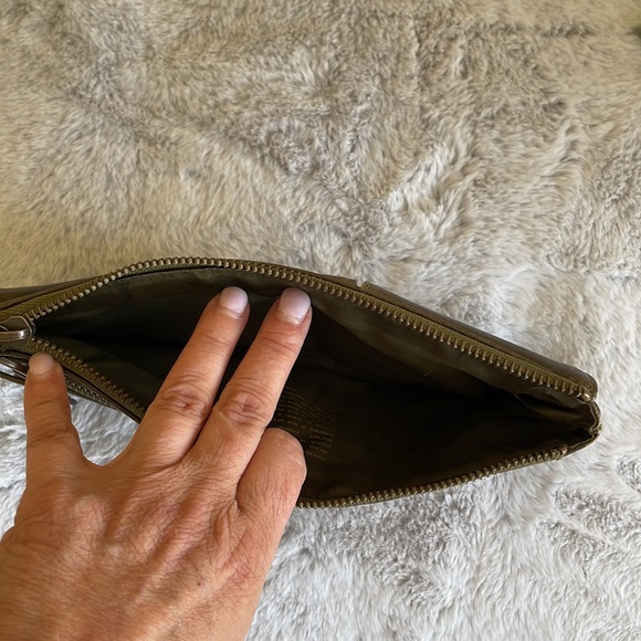 Matt and Nat wallet/clutch - Picture 2 of 7